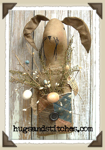 1042 - Grungy Bunny w/Quilt Pocket Hanger
